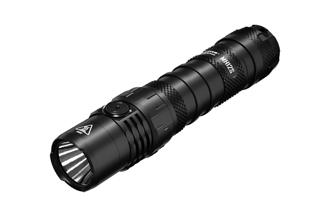 Recenze taktick svtilny Nitecore MH12S