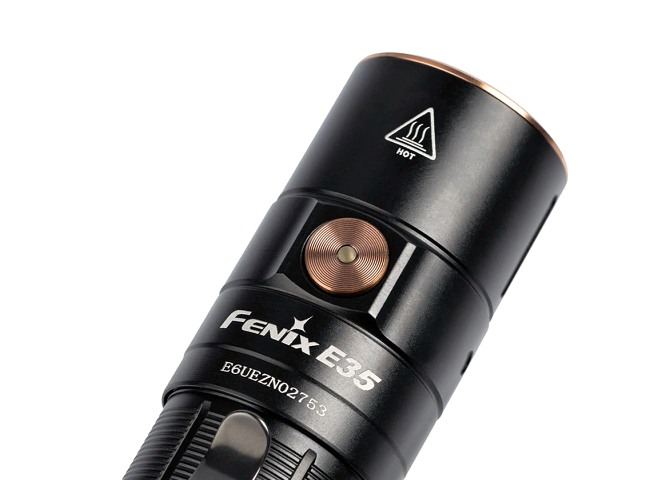 Recenze nabíjecí LED svítilny Fenix E35 V3.0